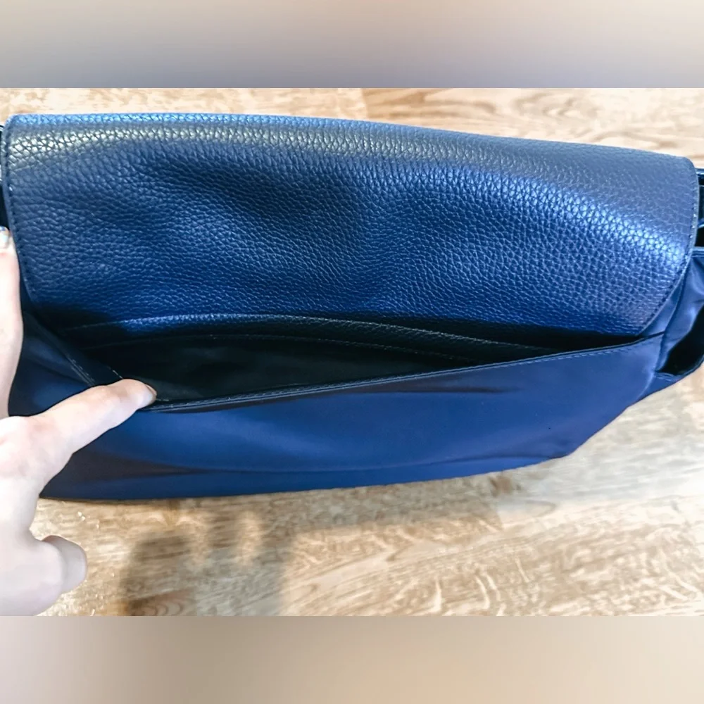 NWT Tory Burch Navy Blue Thea Nylon Messenger Baby Bag